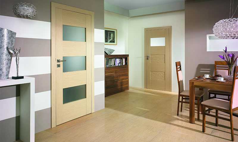 Белые двери в интерьере - легкий способ расширить пространство дома. Самые удачные сочетания межкомнатных белых дверей с цветом стен, пола и плинтусов.