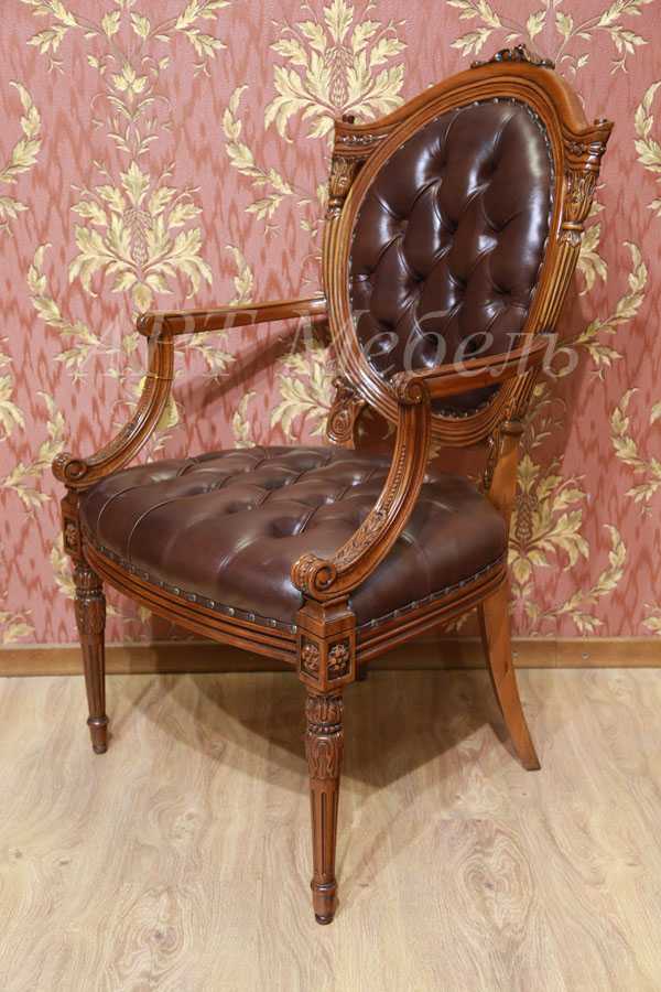 Деревянный стул с подлокотниками: кресло из дерева со спинкой в стиле классика и современных направлениях дизайна