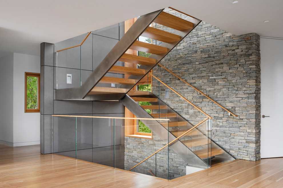 Обзор лестниц на второй этаж для частного дома