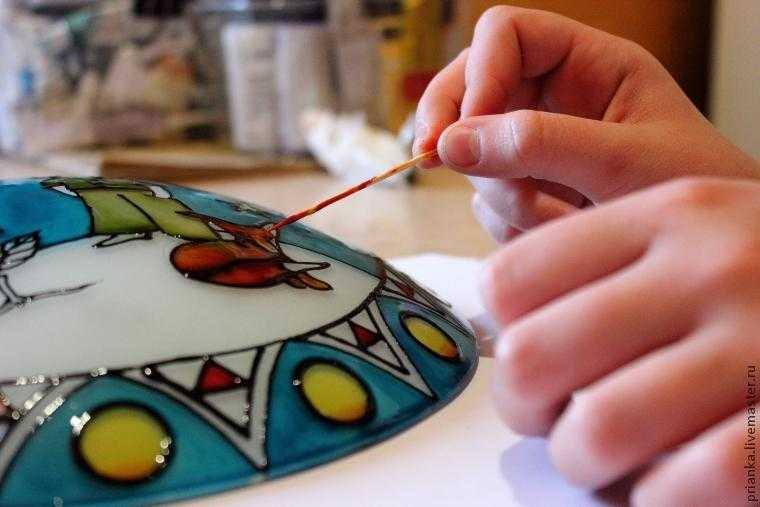 Роспись акриловыми красками по стеклу: мастер-класс для начинающих художников