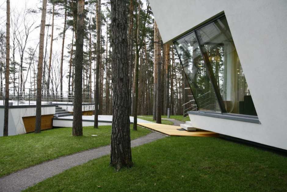Edgeland house: урбанистическая землянка от студии bercy chen | lekardoma.ru